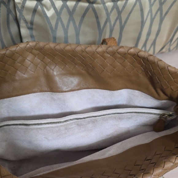 Bottega Veneta Vintage Brown Woven Tote with Cream Accents Straps - Picture 13 of 14